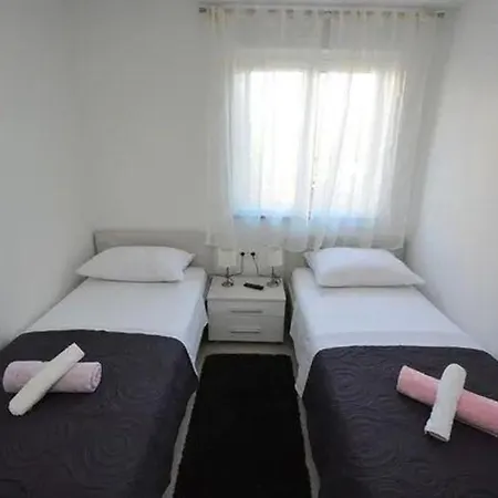 Apartment Daniela Garden Turanj